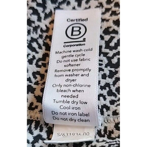 ATHLETA Leopard Leggings ULTIMATE STASH Textured 7/8 Tailwind Black White S - Picture 11 of 12